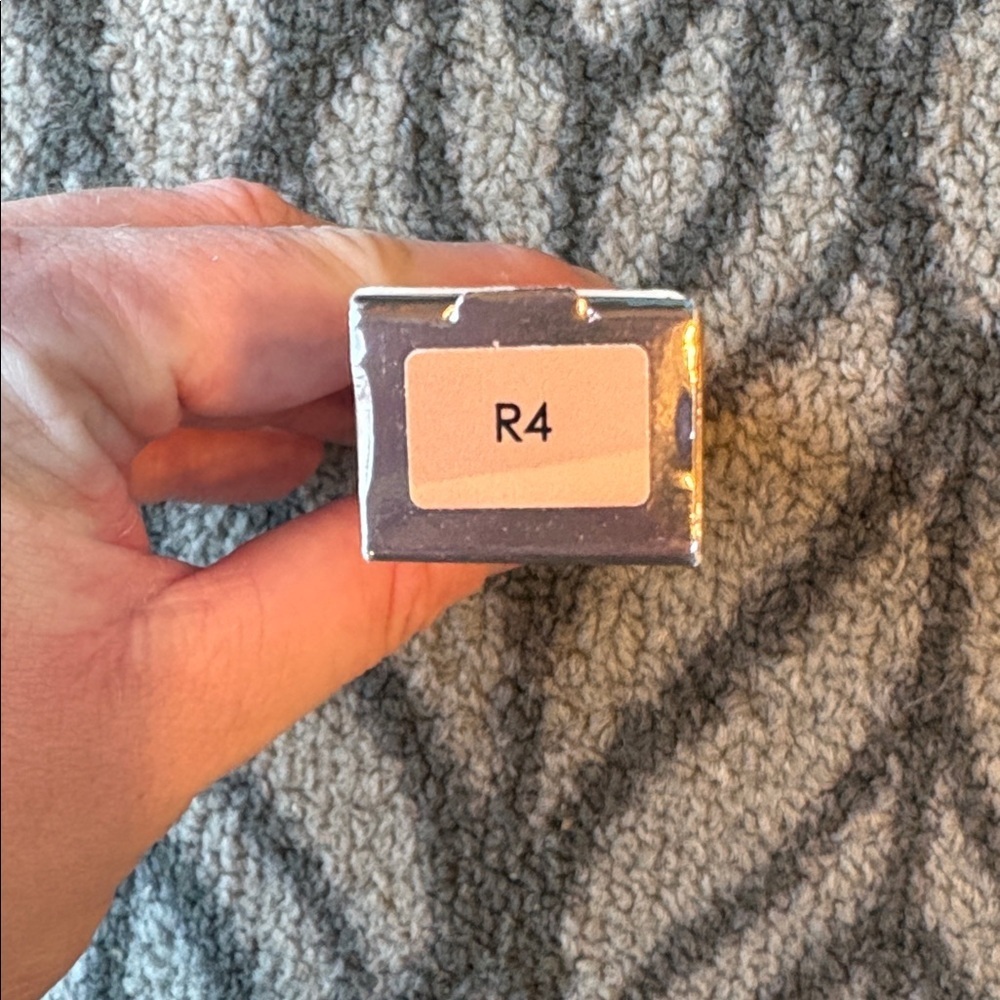BNIB Natasha Denona Hy-Glam Concealer in Shade R4 - Picture 3 of 6
